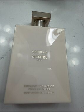 CHANEL Gabrielle Moisturizing Body Lotion — Cream/Gold Accents 6.8 FL oz